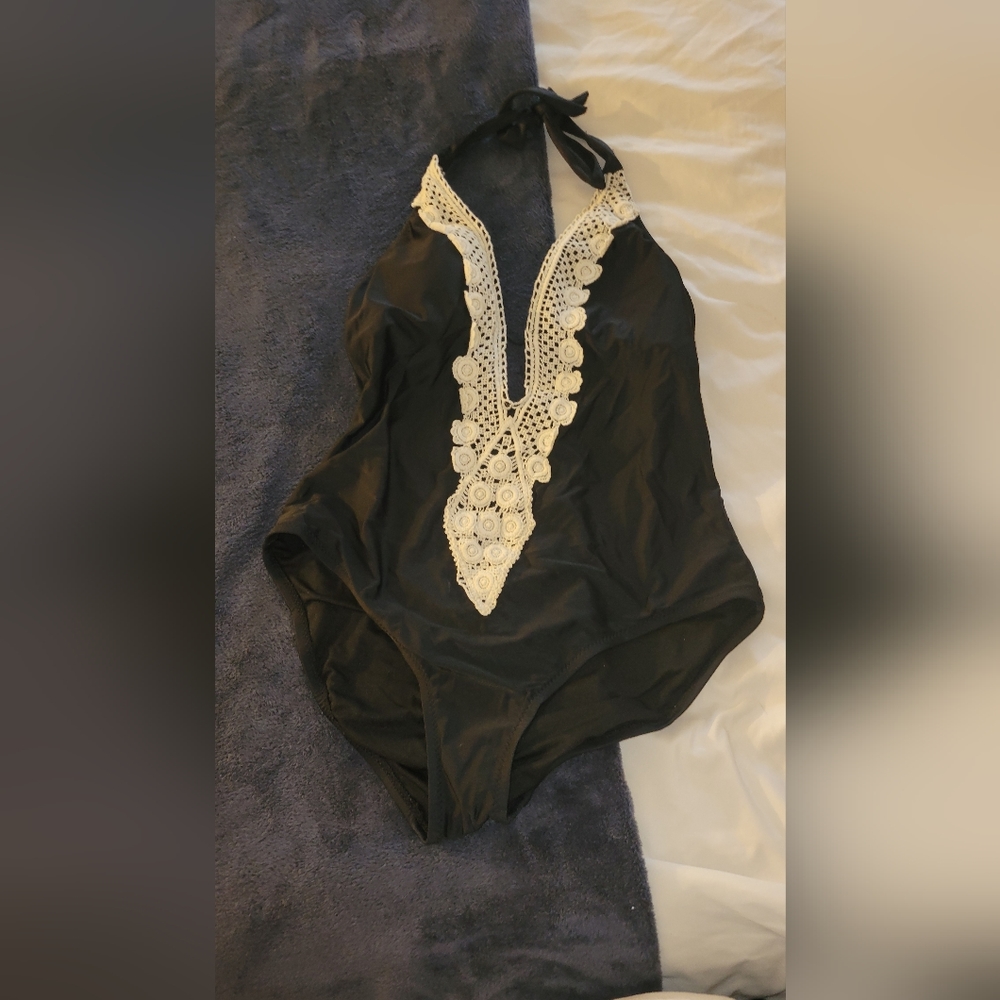 4 swimsuits